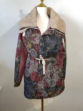 Burton Living Lining Snow Jacket M Floral Patchwork Sherpa Hood Winter Warm Cozy